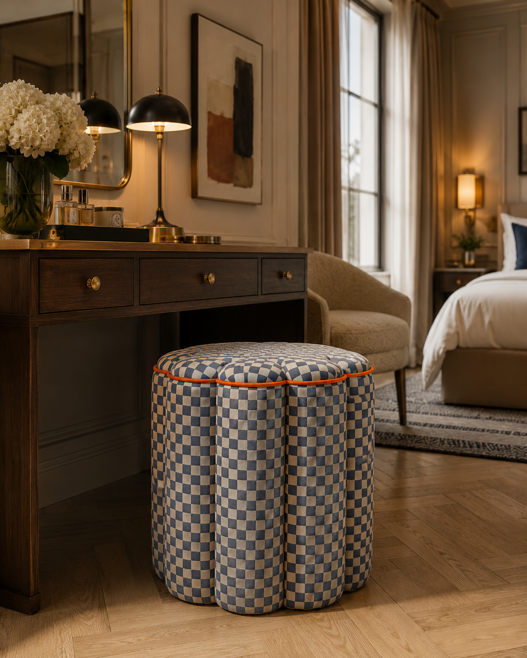 THE FLORANCE PETAL SIDE STOOL